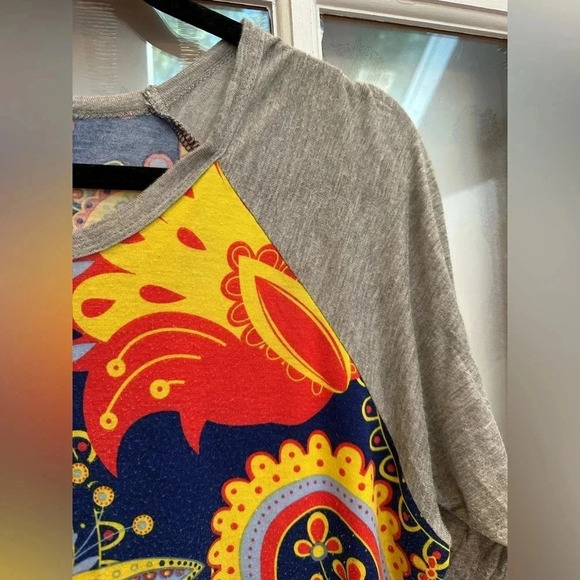 LuLaRoe Randy Baseball Tee Bright Fall Boho Paisley Print Size Medium M - Picture 4 of 9